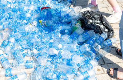 Не представляем свою жизнь без осознанного потребления - и наши вожатые помогают нам сдавать пластик в переработку.