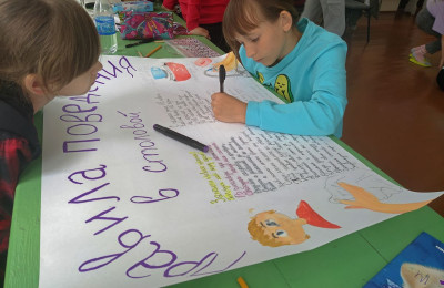 Подготовили и украсили свою столовую плакатами, чтобы запоминать правила здорового образа жизни, пока едим! ЗОЖ-питание в лагере "Дружба"!