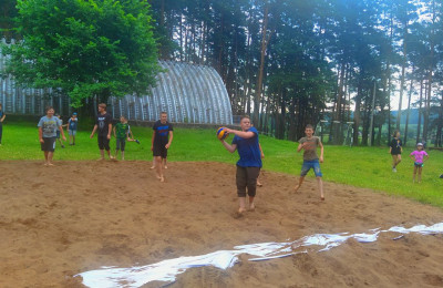 В "Вышибалу" поиграли, кровь по телу разогнали!